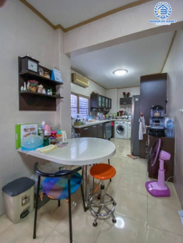 *****บ้านเดี่ยวมือสอง ! ม.ปรีชา พหลโยธิน87 เนื้อที่กว้างถึง 80.6 ตร.ว บ้านสวย สภาพดี พร้อมอยู่ เน้นความเป็นส่วนตัว รองรับทุกครอบครัวด้วยฟังก์ชั่น 3 ห้องนอน 3 ห้องน้ำ 2 ที่จอดรถ พิเศษสุดๆ โอนในปี 2564 นี้ รับทันทีทองคำแท่ง 10 บาท !! การเดินทางสะดวกสบายเข้าออกได้หลายเส้นทาง ใกล้รถไฟฟ้าสาย สีแดงเข้ม "สถานีหลักหก"